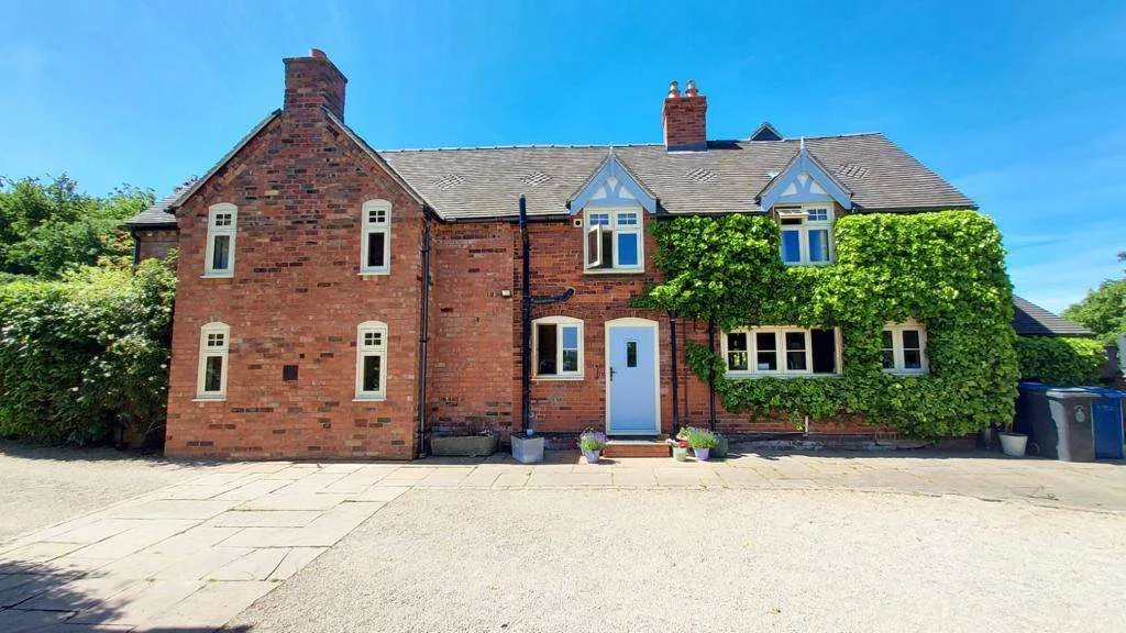 R9 Windows on Period Property